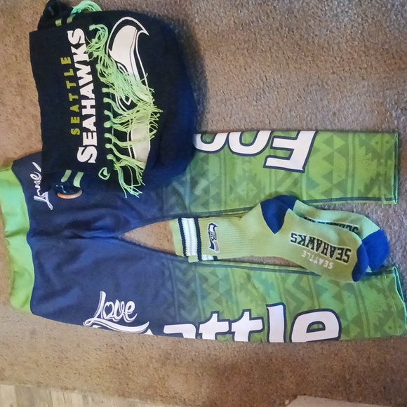 Bundle Of Seattle Football leggings, Back Pack/purse & Socks - Picture 7 of 8
